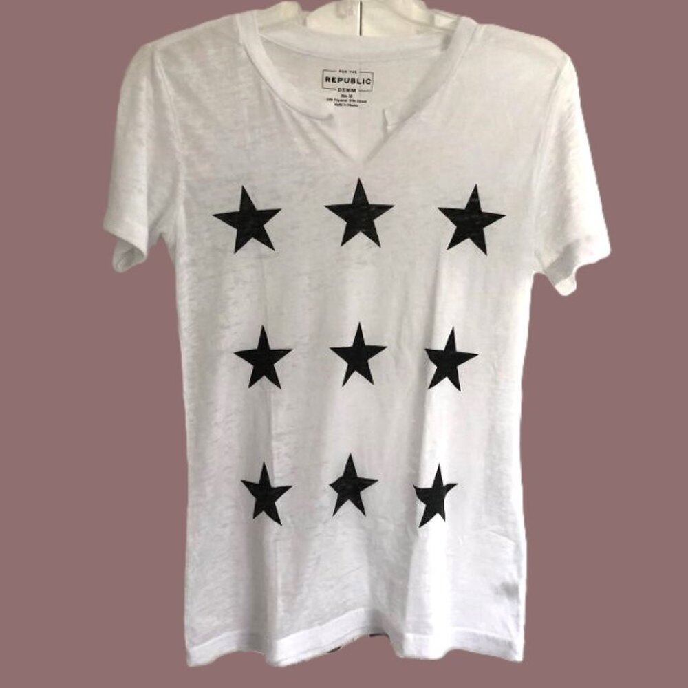 For the Republic White Split Neck T Shirt with Stars Size XS